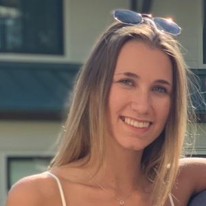 Meet your Posher, Claudia